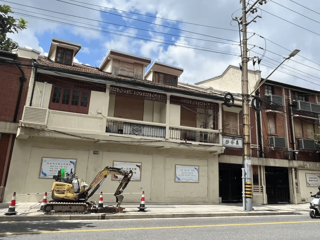 皇冠信用在线注册
_20.03万元/平方米!浙商大佬女儿在上海竞得国内“单价地王”皇冠信用在线注册
,公司工作人员低调现身土拍大楼,“不好意思,无可奉告”