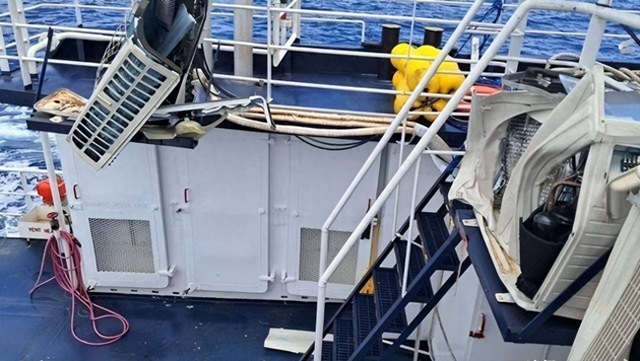 以色列超级联赛_实弹警告真管用!054A黄岩岛出手以色列超级联赛,菲船停在30海里外,不敢越雷池一步