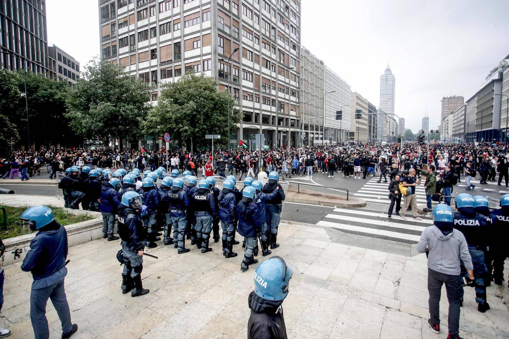 皇冠信用盘占成代理_英法加澳承认巴勒斯坦国后皇冠信用盘占成代理,数万意大利人走上街头声援加沙:该做出改变了!