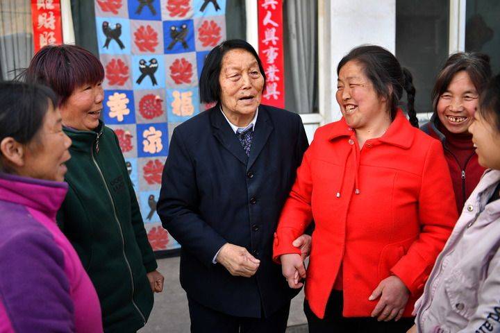 皇冠信用網正网_新华社政论|携手为人类命运共同体撑起辽远发展天空——写在全球妇女峰会即将在北京举行之际