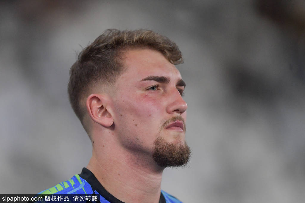 皇冠足球平台代理_哭红了眼眶巴西后卫布鲁诺赛后采访情绪激动皇冠足球平台代理,为失误自责